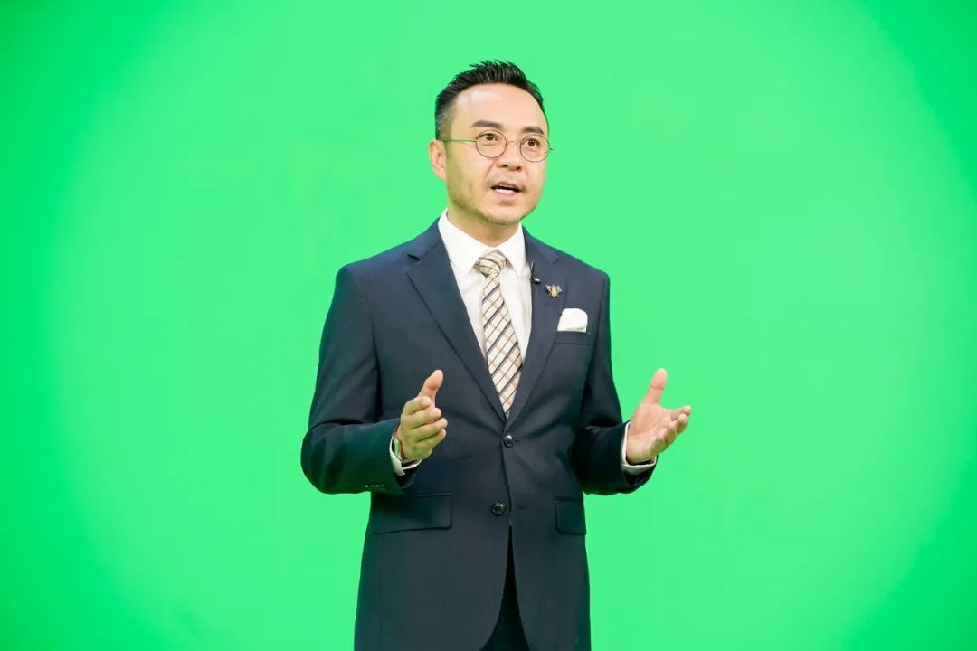 DƬ